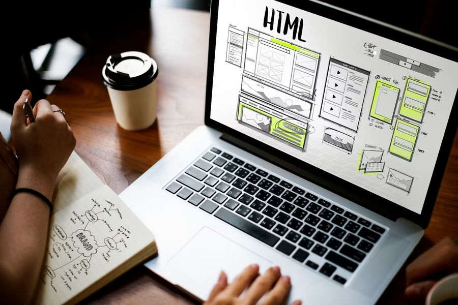 O que fazemos 4 Com a Criação de Site Institucional seu negócio passa a ter uma presença institucional na web. Sua empresa contará com um nome de domínio, email institucional, canais de atendimento e interação com seu público.